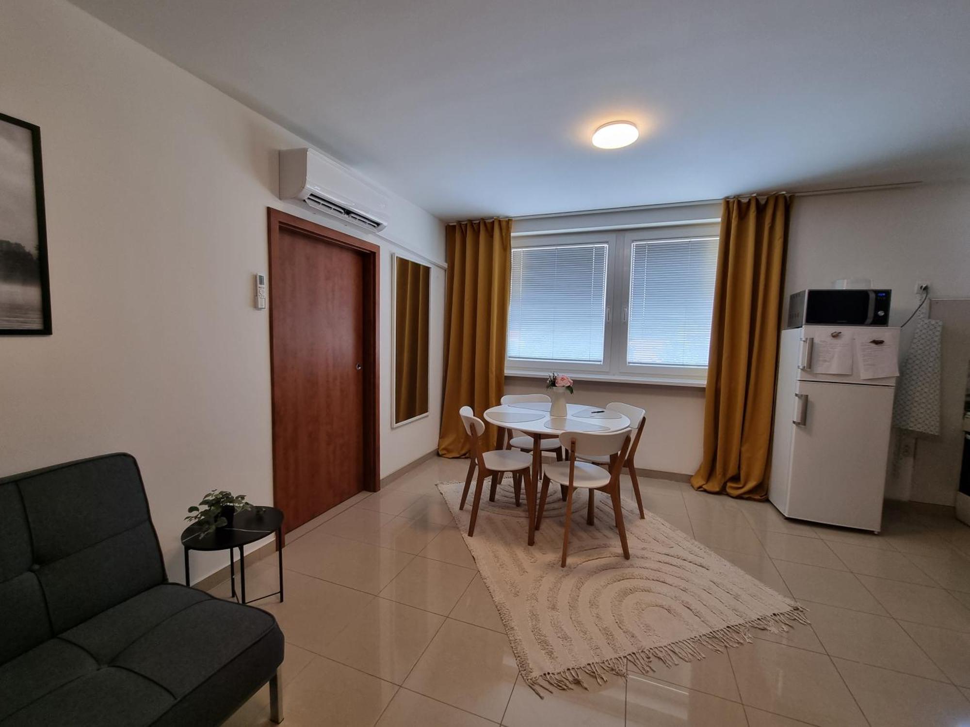 Turecka 49 Apt 2 Nove Zamky Luaran gambar